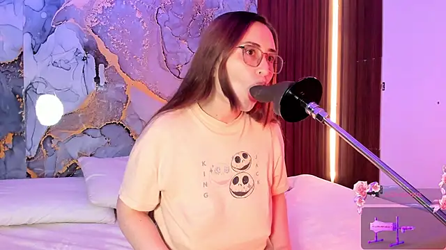 centaurigirl online show from September 23, 4:21 am