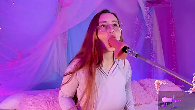 centaurigirl online show from May 1, 3:54 am
