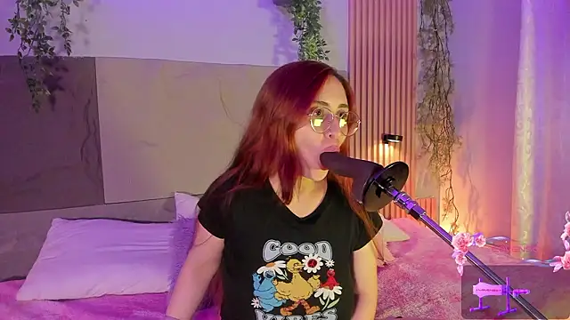 centaurigirl online show from February 15, 4:26 am