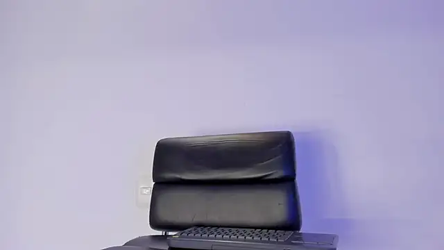 sarah pierce online show from October 29, 2:38 am