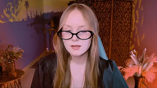 Snapshot of VivienLeeigh chatting on September 24, 3:11 pm VivienLeeigh online show from September 24, 3:11 pm