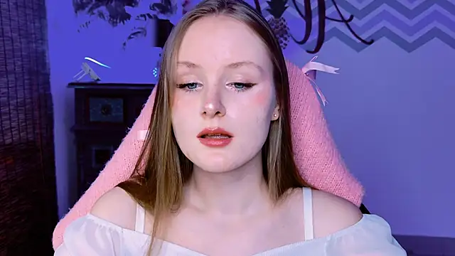 Snapshot of VivienLeeigh chatting on October 5, 1:49 pm VivienLeeigh online show from October 5, 1:49 pm