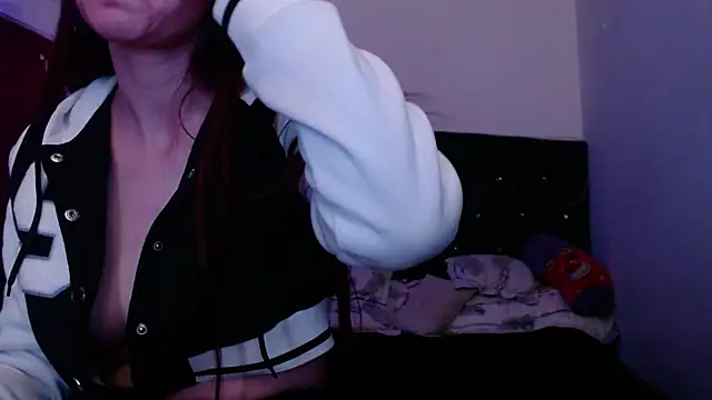 holy juli online show from June 28, 3:24 am
