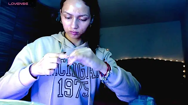 holy juli online show from December 16, 4:40 am