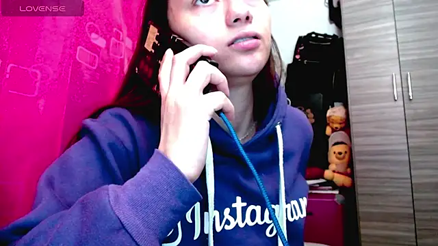 holy juli online show from January 9, 5:12 am