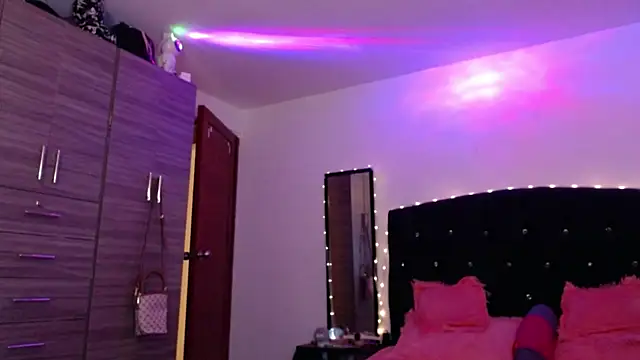 holy juli online show from July 5, 3:46 am