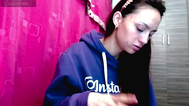 holy juli online show from January 6, 5:00 am