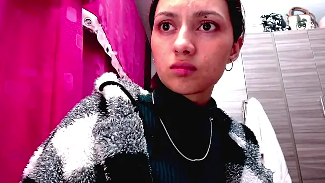 holy juli online show from February 2, 5:17 am