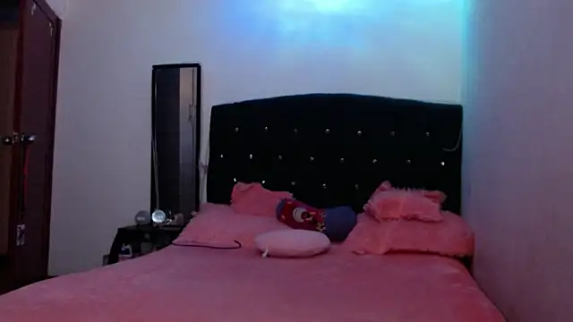 holy juli online show from July 15, 5:12 am