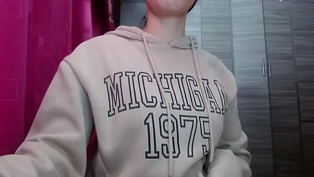 holy juli online show from February 25, 3:16 am