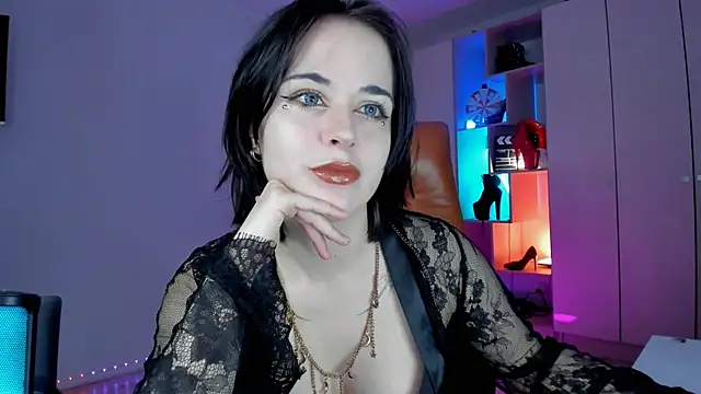 mollyposhh online show from June 28, 7:42 pm