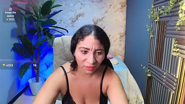 jennaa milf  online show from July 5, 12:00 pm