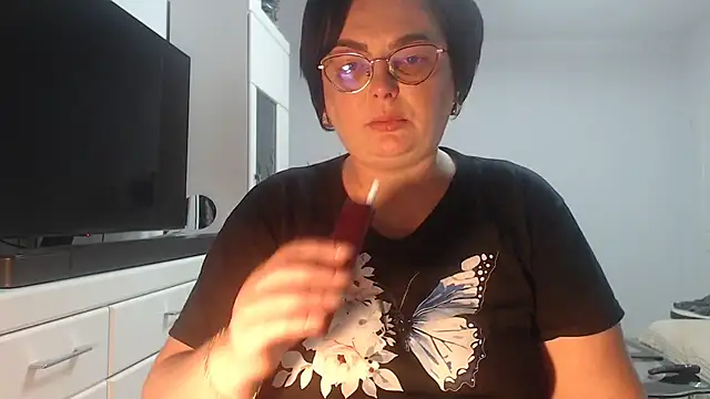 Amandamuller1982 online show from May 1, 10:35 pm