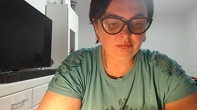 Amandamuller1982 online show from July 21, 9:15 pm