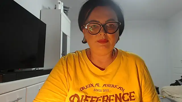 Amandamuller1982 online show from July 27, 10:40 pm