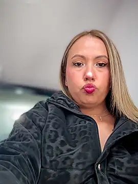 VIOLETA-25  online show from June 30, 3:55 pm