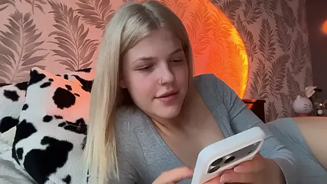 Maya Rave online show from July 6, 6:43 pm