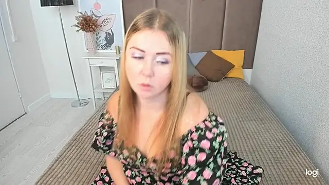Snapshot of BettyBloom69 chatting on October 14, 4:48 am BettyBloom69 online show from October 14, 4:48 am