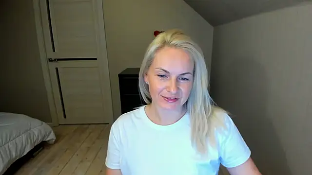 Snapshot of Alicee_Gracee chatting on October 9, 7:18 pm Alicee Gracee online show from October 9, 7:18 pm