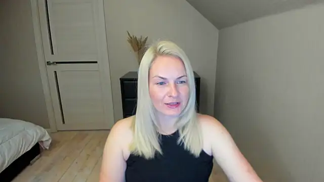 Snapshot of Alicee_Gracee chatting on October 11, 7:16 pm Alicee Gracee online show from October 11, 7:16 pm