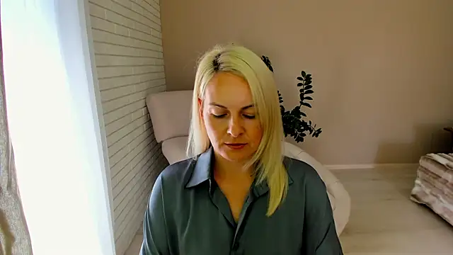 Snapshot of Alicee_Gracee chatting on September 24, 8:02 am Alicee Gracee online show from September 24, 8:02 am