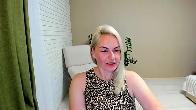 Snapshot of Alicee_Gracee chatting on September 14, 8:29 pm Alicee Gracee online show from September 14, 8:29 pm