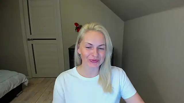 Snapshot of Alicee_Gracee chatting on October 7, 6:34 pm Alicee Gracee online show from October 7, 6:34 pm