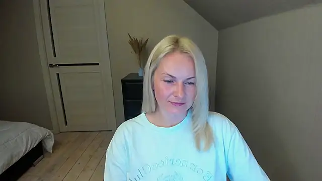 Snapshot of Alicee_Gracee chatting on October 12, 7:16 pm Alicee Gracee online show from October 12, 7:16 pm