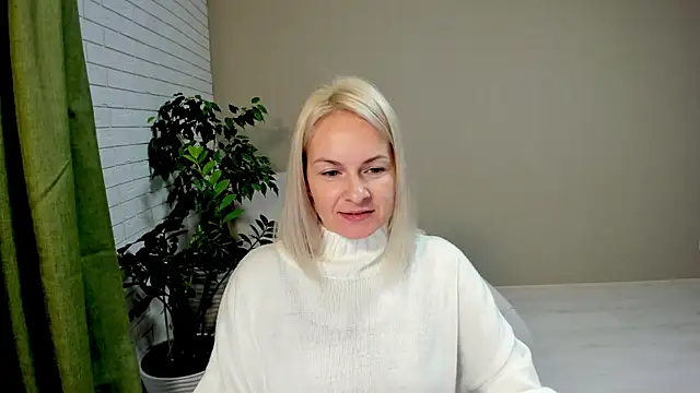 Snapshot of Alicee_Gracee chatting on December 2, 10:38 am Alicee Gracee online show from December 2, 10:38 am