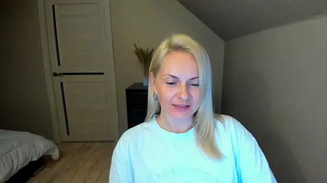 Snapshot of Alicee_Gracee chatting on October 13, 7:27 pm Alicee Gracee online show from October 13, 7:27 pm