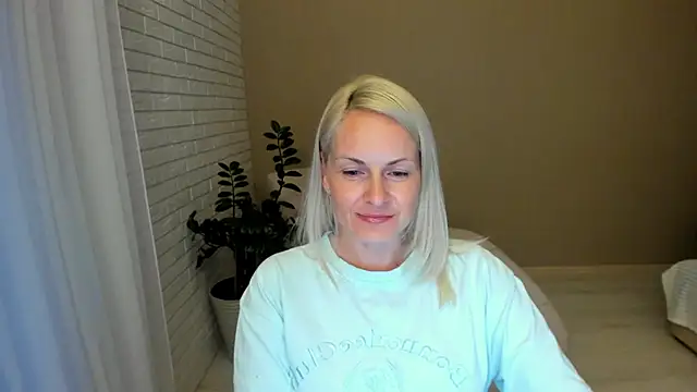 Snapshot of Alicee_Gracee chatting on September 9, 3:34 pm Alicee Gracee online show from September 9, 3:34 pm