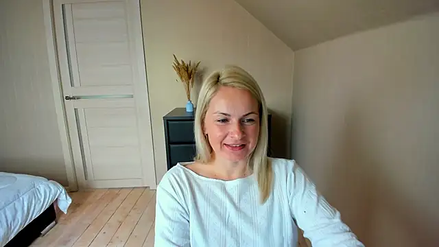 Snapshot of Alicee_Gracee chatting on October 16, 7:22 am Alicee Gracee online show from October 16, 7:22 am
