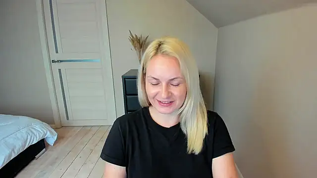 Snapshot of Alicee_Gracee chatting on October 20, 8:50 am Alicee Gracee online show from October 20, 8:50 am