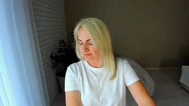 Snapshot of Alicee_Gracee chatting on September 12, 2:13 pm Alicee Gracee online show from September 12, 2:13 pm