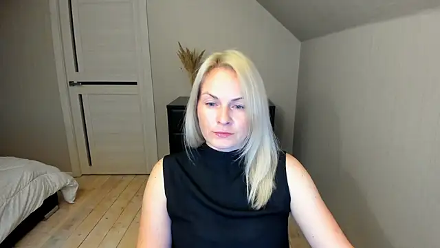 Snapshot of Alicee_Gracee chatting on October 17, 7:28 pm Alicee Gracee online show from October 17, 7:28 pm