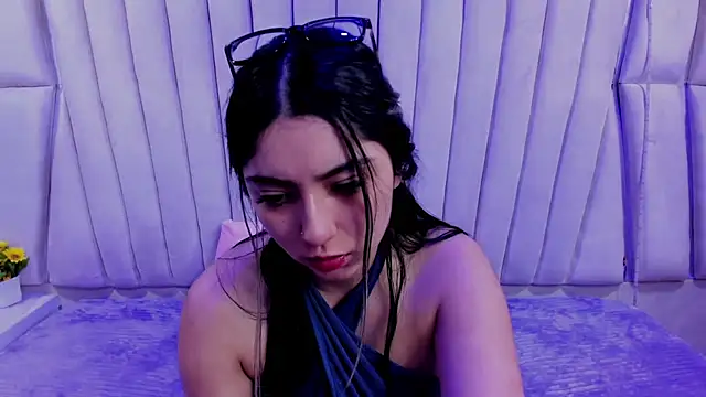 Lucy Anall  online show from November 4, 9:31 pm