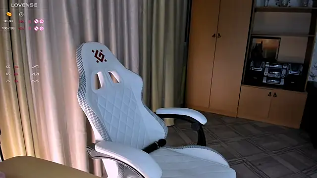 princessaalicc online show from October 13, 3:04 pm