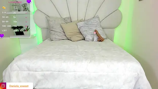 SexyValeriaa online show from July 11, 5:29 am
