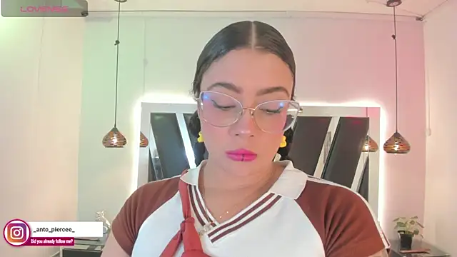 antonelllepiercee online show from July 30, 11:33 am