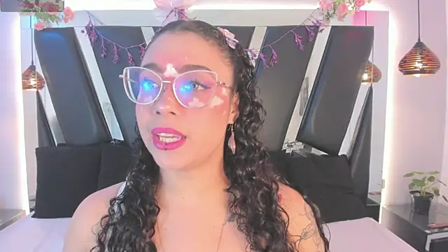 antonelllepiercee online show from July 29, 11:32 am