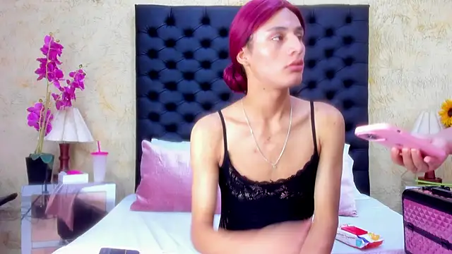 NahomiWhitel online show from March 4, 12:56 pm