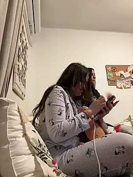 daniniescobarr online show from March 6, 8:59 pm