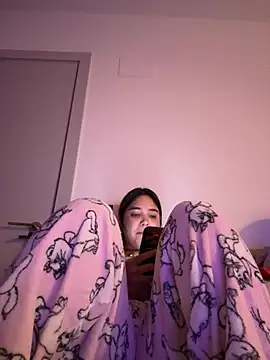 daniniescobarr online show from May 8, 8:54 pm