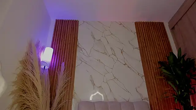 sara gwen online show from June 5, 3:10 am