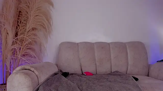 sara gwen online show from November 16, 1:18 am