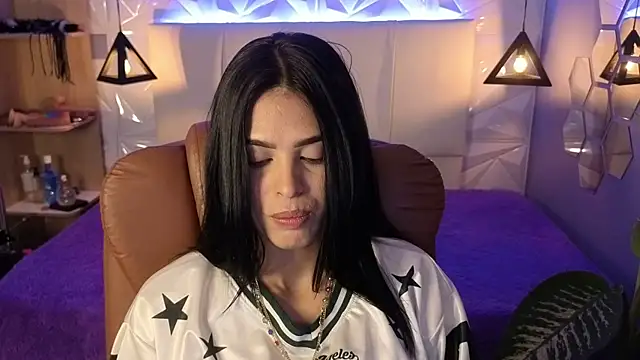 AlessiaVal  online show from December 18, 5:29 pm