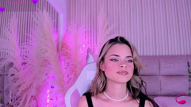 HannaRhodes online show from July 18, 3:03 pm