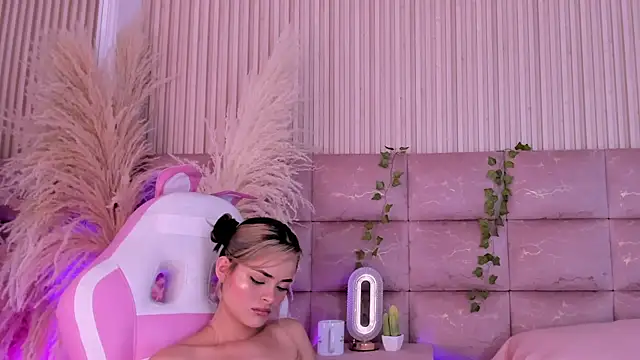 HannaRhodes online show from July 13, 5:24 pm