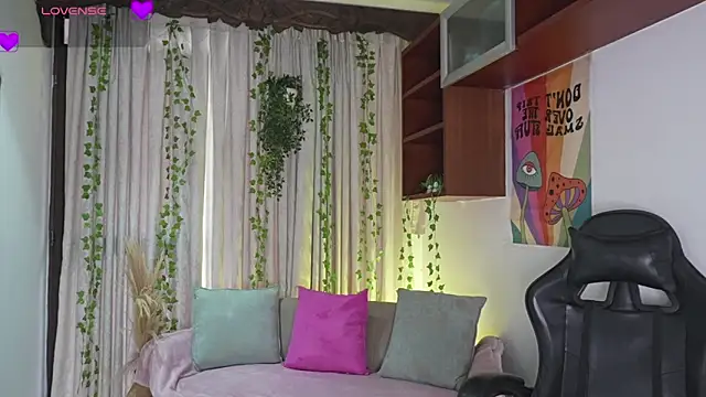 HannaRhodes online show from February 5, 1:47 pm