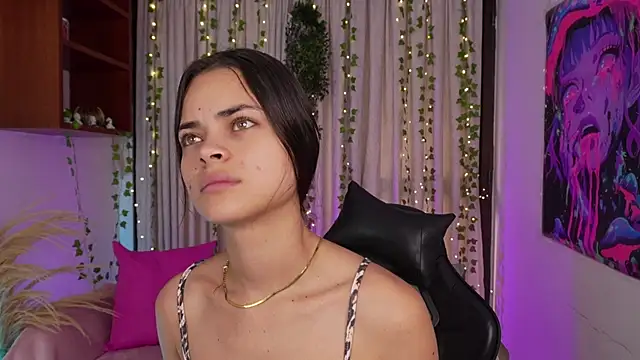 HannaRhodes online show from December 18, 1:38 pm